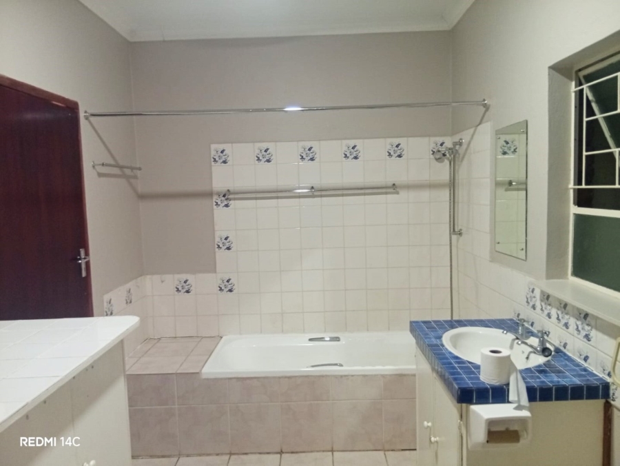 5 Bedroom Property for Sale in Universitas Ridge Free State